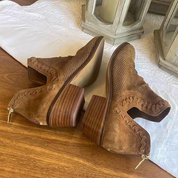 Vince Camuto Shoes Vince Cameo Palmina Perforated Suede Ankle Booties-7W-NWOB - Picture 11 of 15